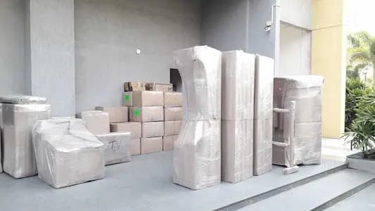 Packing and moving service 21